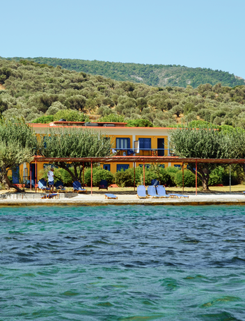 Mediterrane Ferienanlage direkt an der ruhigen Küste